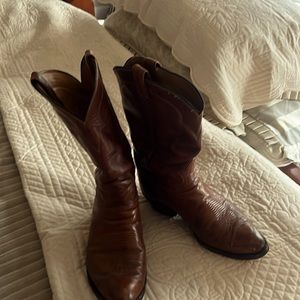 Men’s Vintage Tony Lama brown leather cowboy boots 11 D good condition